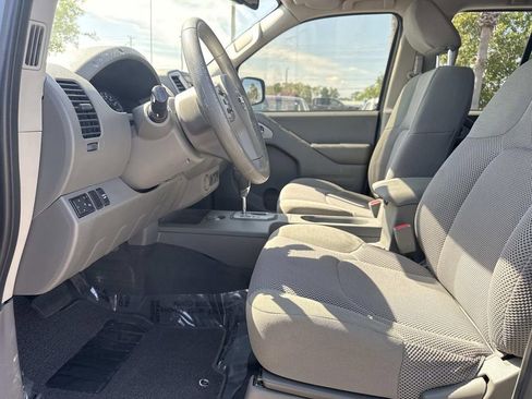 Certified 2020 Nissan Frontier SV RWD image 18