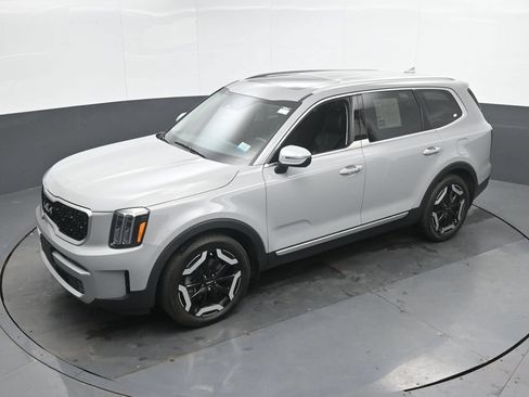Used 2023 Kia Telluride EX AWD/4WD image 38