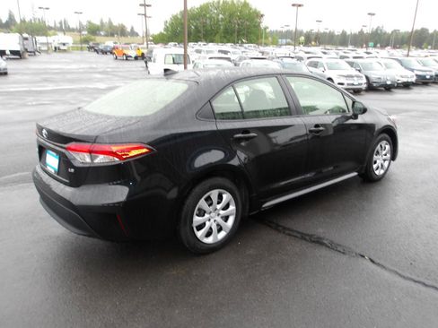 Used 2023 Toyota Corolla LE FWD image 5