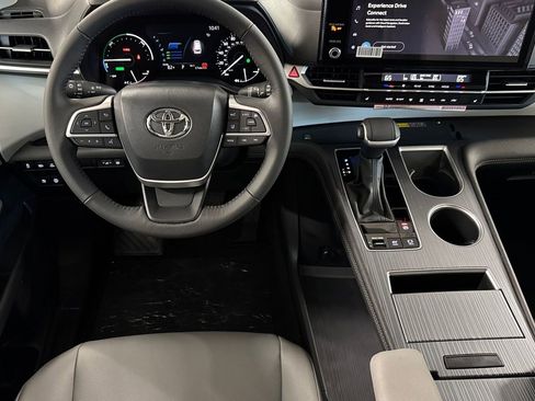 New 2026 Toyota Sienna XLE image 16