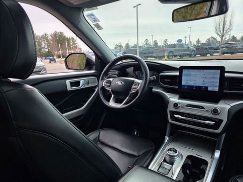 Used 2022 Ford Explorer XLT w/ Equipment Group 202A image 19