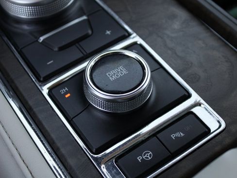 Used 2019 Ford Expedition Platinum image 33