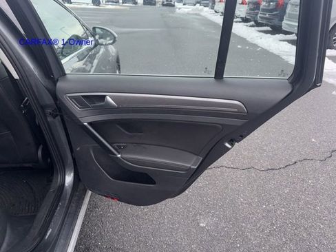 Used 2017 Volkswagen Golf Alltrack S image 12