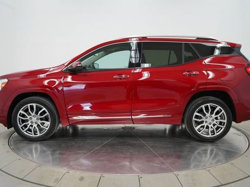 Used 2024 GMC Terrain Denali w/ Denali Premium Package AWD/4WD image 4