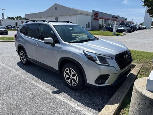 Used 2024 Subaru Forester Premium AWD/4WD image 3