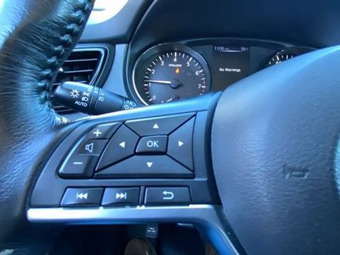 Used 2017 Nissan Rogue Sport SV w/ SV Premium Package AWD/4WD image 25