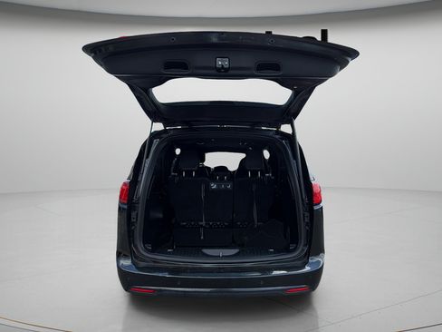 Used 2018 Chrysler Pacifica Touring-L Plus w/ Advanced Safetytec Group FWD image 28