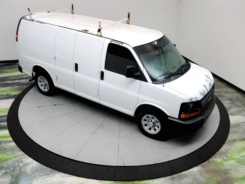 Used 2013 Chevrolet Express 1500 RWD image 27