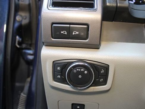 Used 2017 Ford F250 XLT w/ XLT Premium Package AWD/4WD image 17