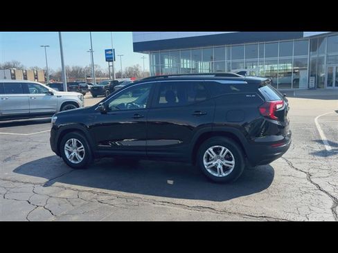 Used 2023 GMC Terrain SLE w/ Driver Convenience Package image 6