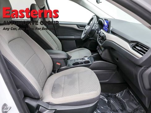 Used 2022 Ford Escape SE image 23