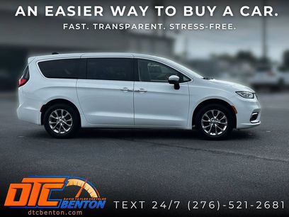 Used 2023 Chrysler Pacifica Touring-L