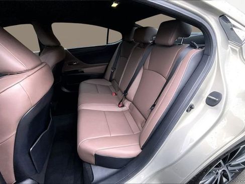 Used 2024 Lexus ES 350 w/ Premium Package image 16