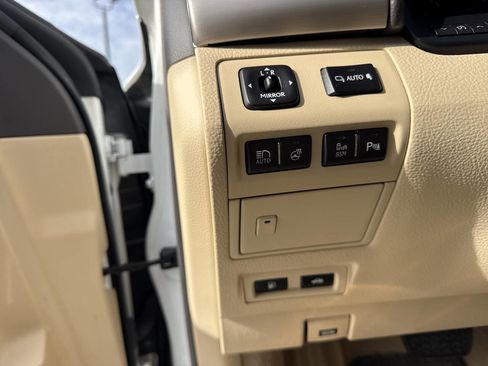 Used 2016 Lexus LS 460 image 26