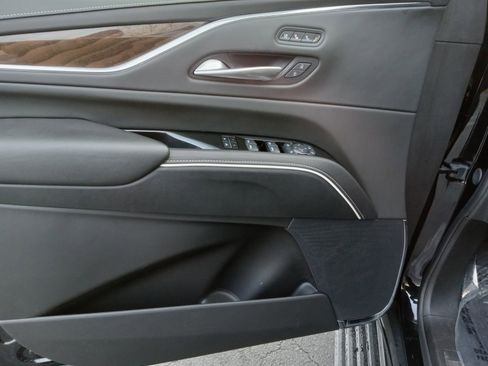 Used 2024 Cadillac Escalade Sport Platinum w/ LPO, ONYX Package image 9