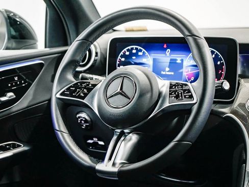 Used 2025 Mercedes-Benz GLC 300 image 14