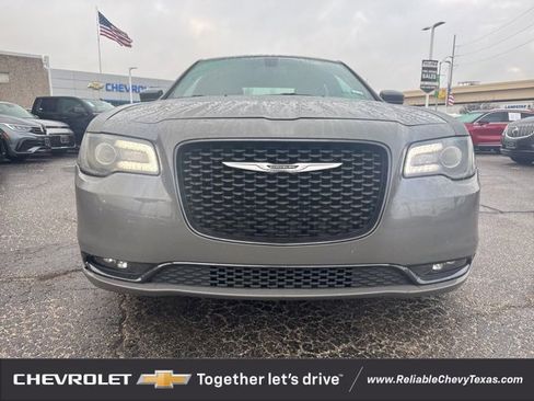 Used 2017 Chrysler 300 S image 2