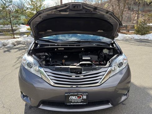 Used 2017 Toyota Sienna XLE w/ XLE Navigation Package FWD image 35