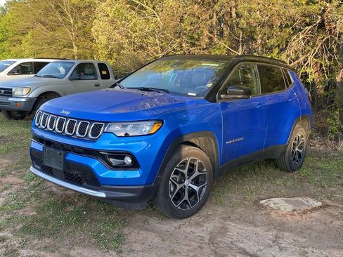 Used 2024 Jeep Compass Limited image 1
