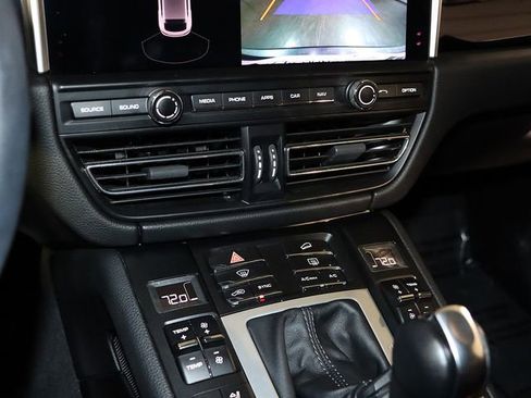 Used 2020 Porsche Macan AWD/4WD image 21