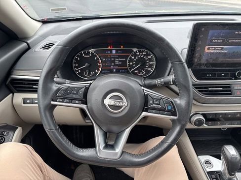 Used 2024 Nissan Altima 2.5 SV w/ SV Premium Package FWD image 9