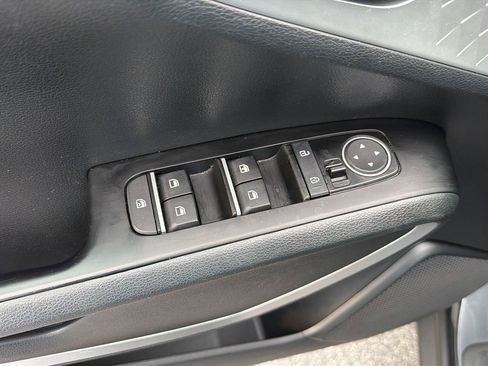 Used 2024 Kia Soul LX w/ Option Group 015 FWD image 30