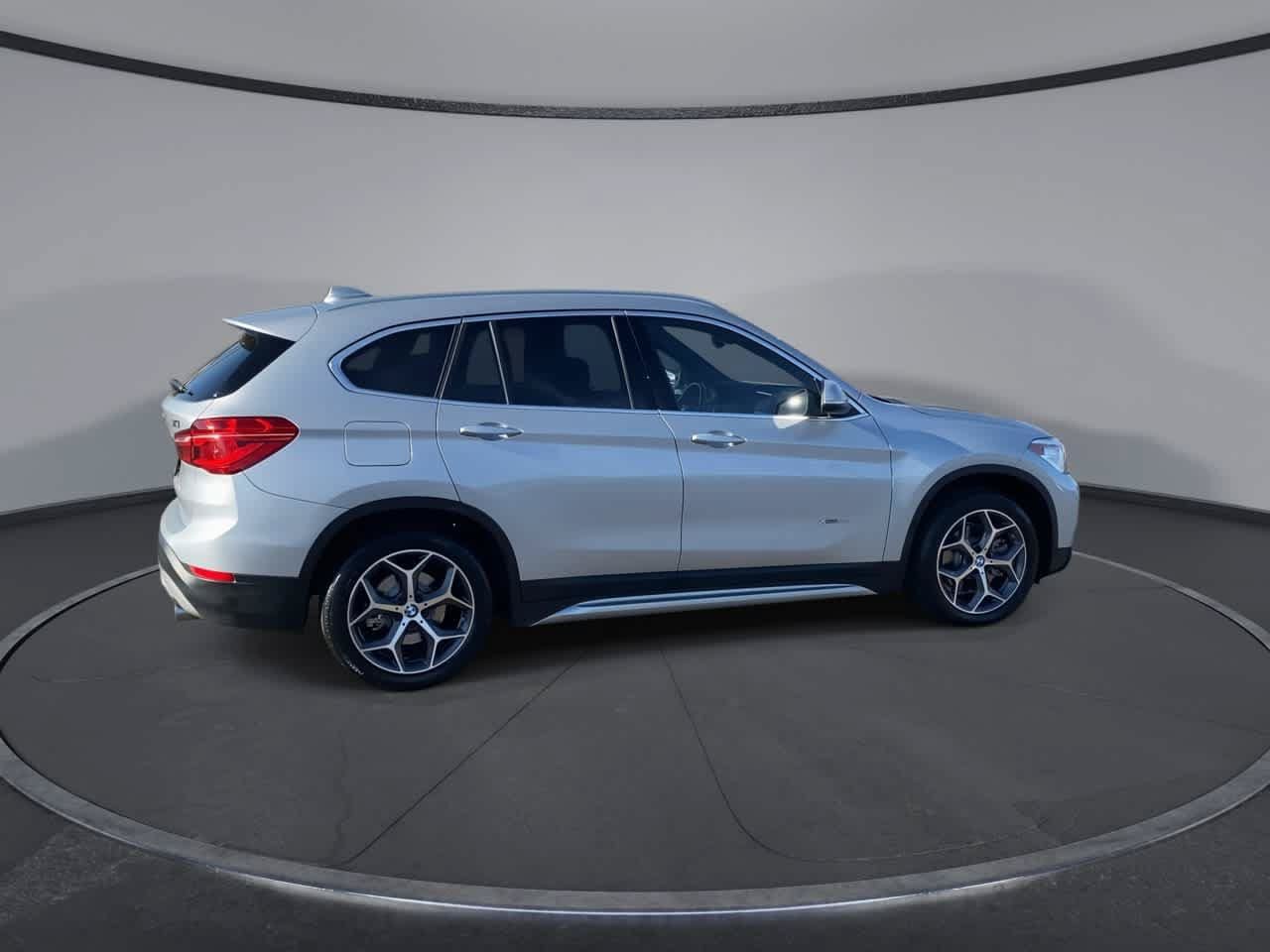 Used 2018 BMW X1 xDrive28i AWD/4WD image 2