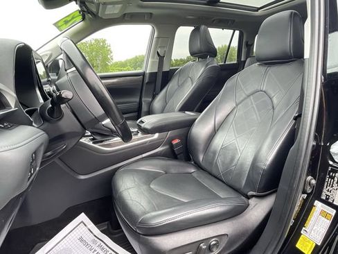 Used 2023 Toyota Highlander Platinum AWD/4WD image 14