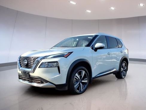 Used 2023 Nissan Rogue Platinum w/ Platinum Premium Package image 2