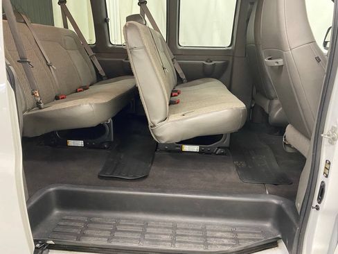 Used 2025 GMC Savana 3500 LT w/ LT Preferred Equipment Group RWD image 14