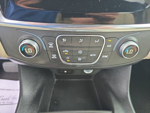 Used 2022 Chevrolet Traverse LS AWD/4WD image 33