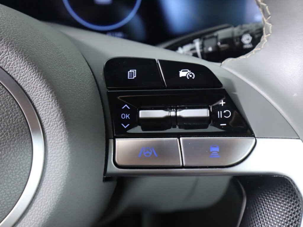 Used 2025 Hyundai Elantra SEL FWD image 13