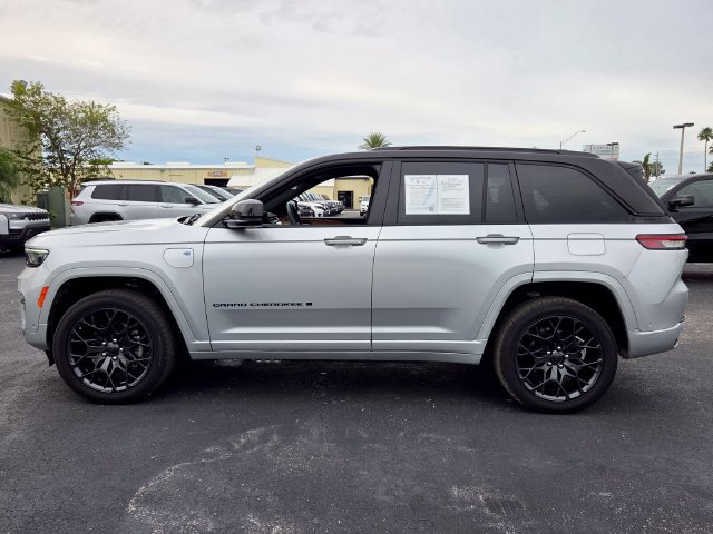 Used 2024 Jeep Grand Cherokee Summit AWD/4WD image 4