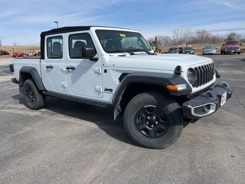 Used 2024 Jeep Gladiator Sport image 1