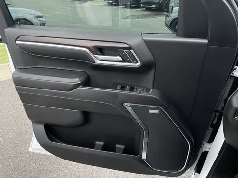 Used 2023 GMC Sierra 1500 SLT w/ SLT Convenience Package image 17