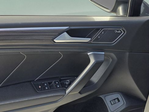 Used 2022 Volkswagen Tiguan SEL R-Line image 9