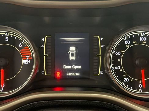Used 2017 Jeep Cherokee Sport AWD/4WD image 19
