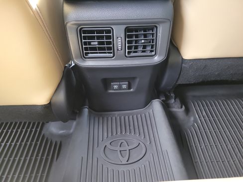 Used 2021 Toyota RAV4 XLE Premium FWD image 17