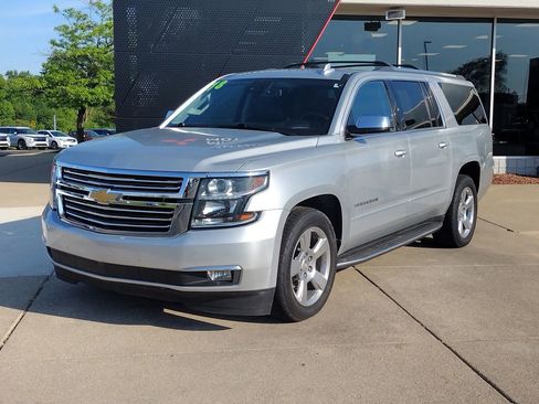 Used 2018 Chevrolet Suburban Premier AWD/4WD image 1