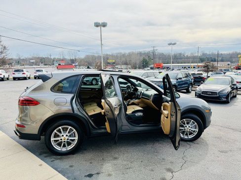 Used 2017 Porsche Cayenne image 18