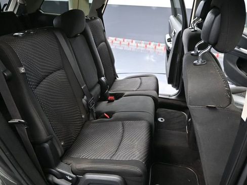 Used 2016 Dodge Journey SE w/ Flexible Seating Group image 40