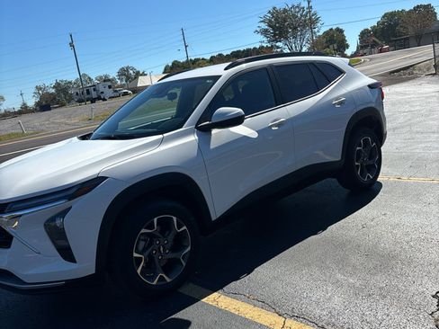 Used 2025 Chevrolet Trax LT w/ Driver Confidence Package image 10