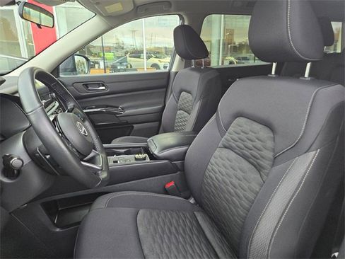 Used 2022 Nissan Pathfinder SV image 24