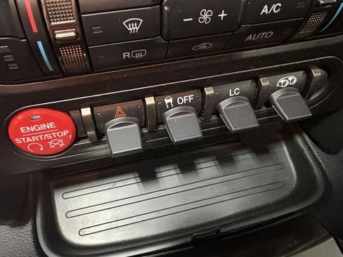 Used 2017 Ford Mustang Shelby GT350 image 12