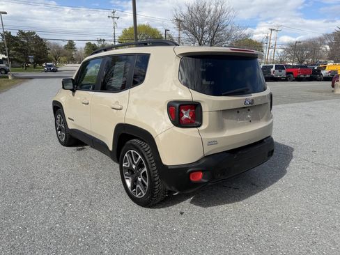 Used 2016 Jeep Renegade Latitude w/ Safety & Security Group FWD image 3