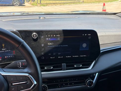 Used 2025 Chevrolet Equinox LT FWD image 20
