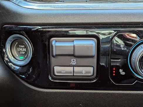 Used 2023 Chevrolet Silverado 1500 LT image 25