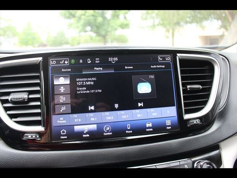 Used 2023 Chrysler Pacifica Touring-L FWD image 27