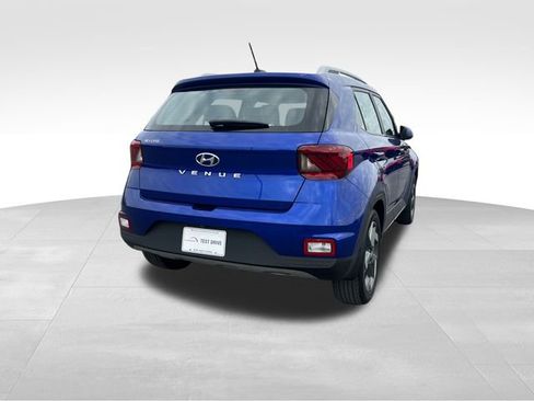 Used 2023 Hyundai Venue Limited image 5