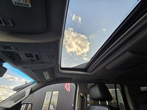 Used 2019 Chevrolet Suburban LT AWD/4WD image 43
